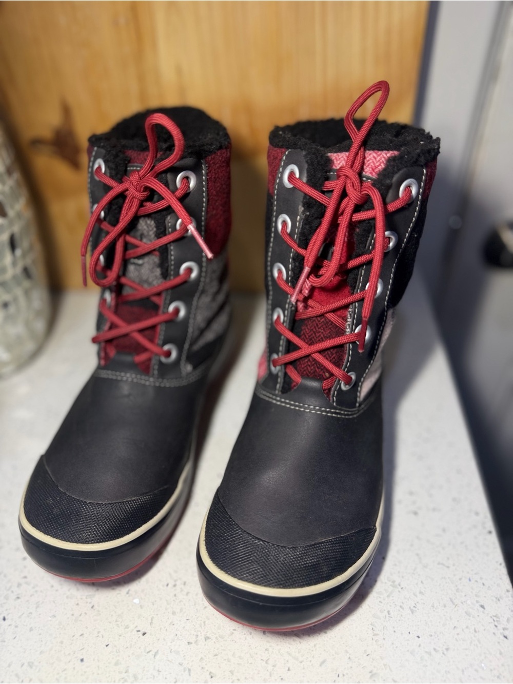 Keen Women Black and Burgundy Lace-Up Winter Boots
